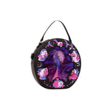 Magic Tour Club Disney Loungefly handtas met Madam Mim lenticulair ontwerp en kleurrijke illustraties op zwart leer