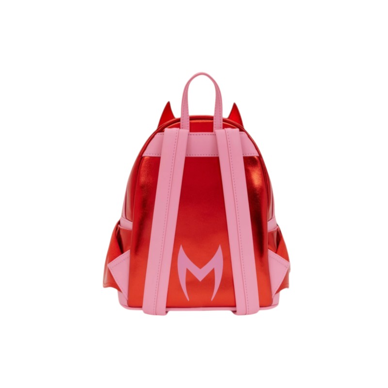 Achterkant van de Magic Tour Club Loungefly Scarlet Witch mini rugzak in glanzend rood en roze met Wanda symbool.