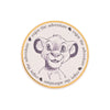 Magic Tour Club ronde onderzetter met een schets van Simba uit The Lion King en de tekst enjoy the adventure