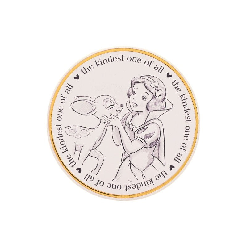 Magic Tour Club ronde onderzetter met een Disney Sneeuwwitje en Bambi lijntekening en de tekst the kindest one of all
