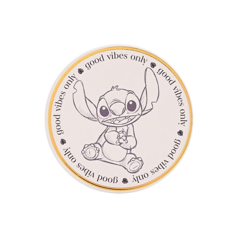 Magic Tour Club ronde onderzetter met een Stitch illustratie en de tekst good vibes only in goudkleurige opdruk