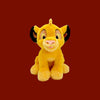 Magic Tour Club Disney The Lion King Simba knuffel van 25 cm met zachte goudgele vacht en zwarte oordetails