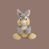 Magic Tour Club Bambi Tambor pluche knuffel van 25 cm in zachte grijze en beige tinten met een vriendelijke glimlach.