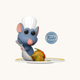 Magic Tour Club Funko POP figuur van Remy uit Ratatouille met koksmuts en pollepel bij een bord eten