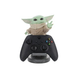 Magic Tour Club Star Wars Grogu Cable Guy figuur die een zwarte Xbox controller vasthoudt