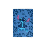 Magic Tour Club blauwe Disney Stitch deken met bloemen en hartjes print, 100x140 cm zacht plaid voor op de bank