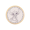 Magic Tour Club ronde onderzetter met een Stitch illustratie en de tekst good vibes only in goudkleurige opdruk